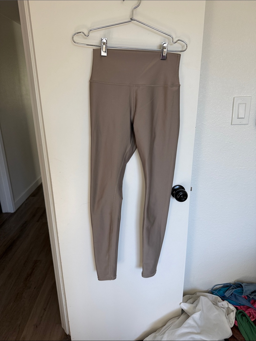 ALO Yoga High-Waist Taupe Leggings